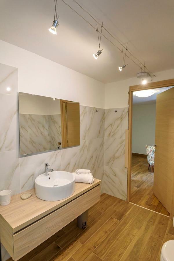 Maison Balù Apartments Torri Del Benaco Extérieur photo
